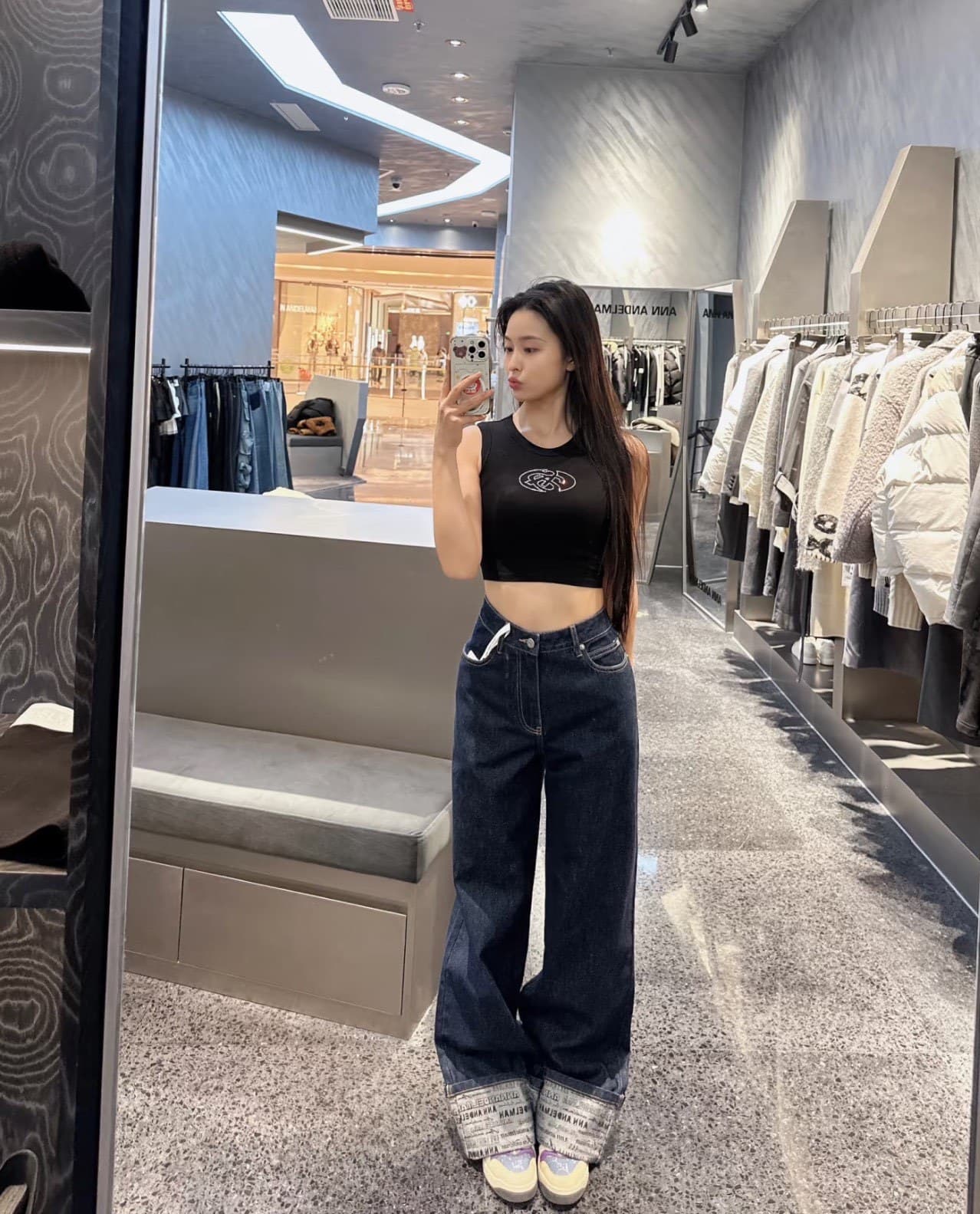 デニムワイドパンツ ロゴ裾アレンジ